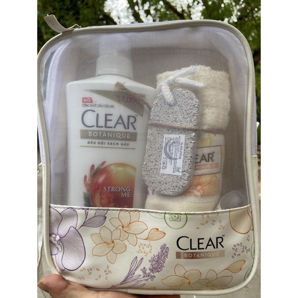 Combo CLEAR dầu gội thảo dược 630g + khăn (Bộ)