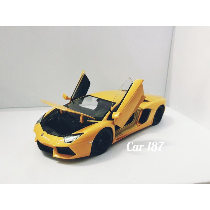 Xe mô hình Lamborghini Aventardor LP700-4 - Welly - tỷ lệ 1:24 - màu vàng