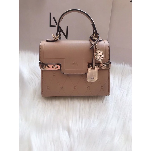 Túi L.Y.N quai cầm ô trám sz21cm