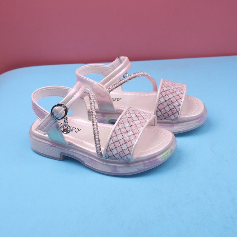 Sandal cho bé gái - dép quai hậu cho bé đi học siêu nhẹ đính hạt quai chéo điệu đà QCCC fullbox size đại 211 (sz26-sz36)