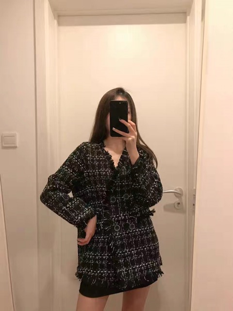 Áo khoác dạ tweed kẻ đen cổ v