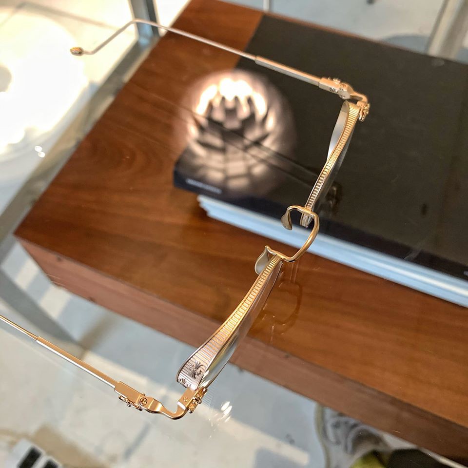 Kính mắt Chrome hearts giảm giá 50% fullbox không han rỉ