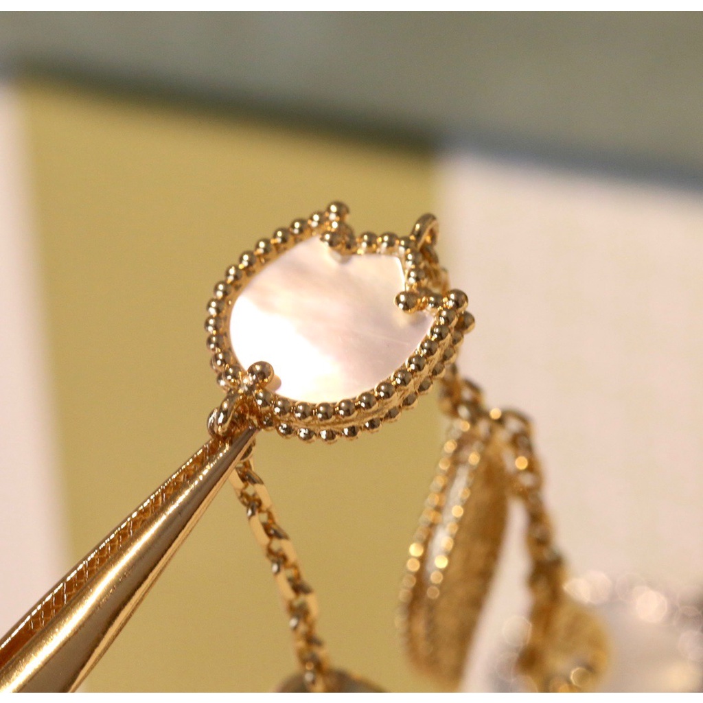 Bọ rùa vòng tay cỏ lá lắc tay nữ vàng Cánh hoa