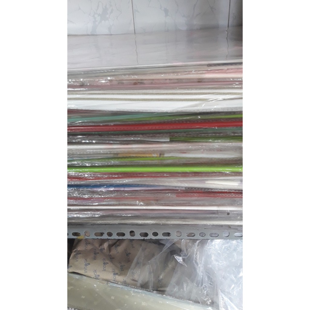 giấy kiếng mờ gói hoa xấp 20 tờ kèm 10 nơ rút