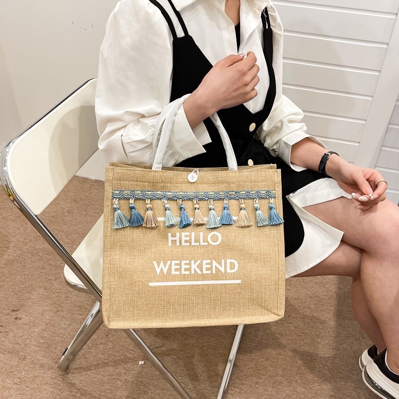Túi cói HELLO WEEKEND phối tua rua phong cách vintage
