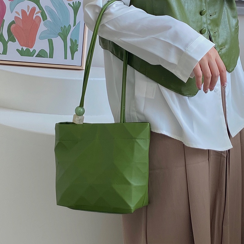 Túi xách IELGY xỏ hạt đá màu xanh lá cây đơn giản dễ phối đồ dành cho nữ