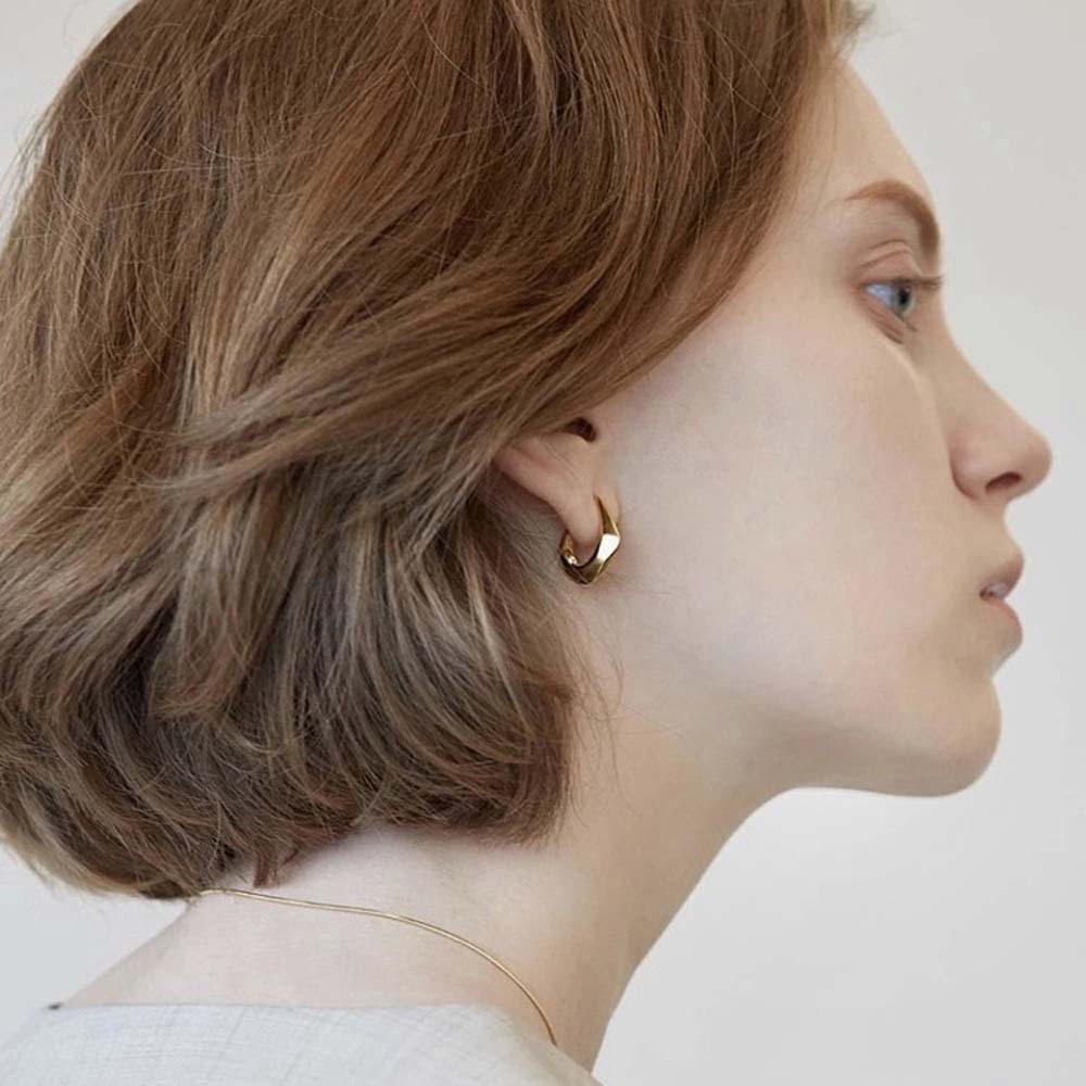 Khuyên Tai Dáng Tròn Tạo Hình Độc Đáo