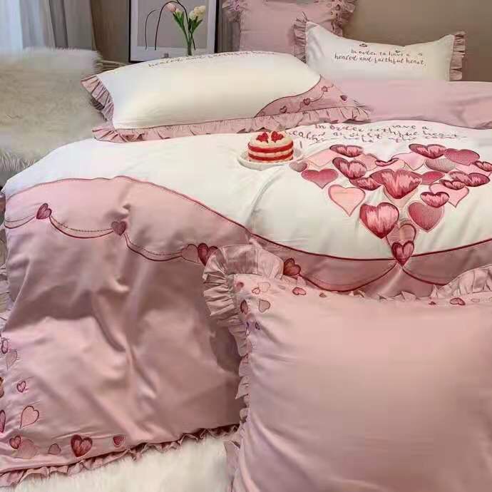 Bộ chăn ga lụa tim hồng cao cấp
