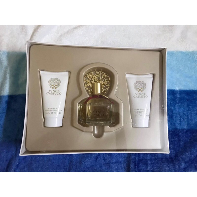 Set nước hoa Amore VINCE CAMUTO (gồm 1 sữa tắm 75ml, 1 dưỡng thể 75ml và 1 EDP 100ml) -USA