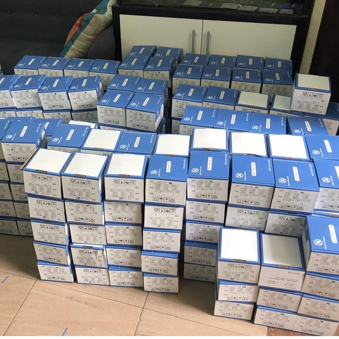 ĐỒNG HỒ ÁP SUẤT TIẾP ĐIỂM ĐIỆN 3 KIM YCX-100 chân đứng  Chân ren 20mm