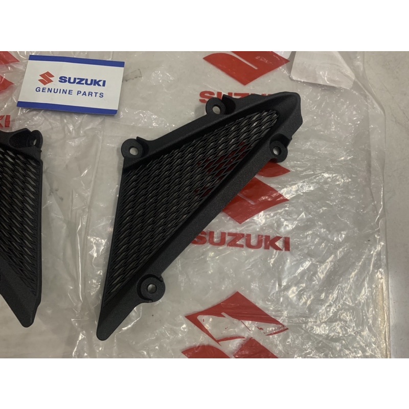 nhựa nhám lưới thoát nhiệt bửng satria fi raider fi suzuki chính hãng