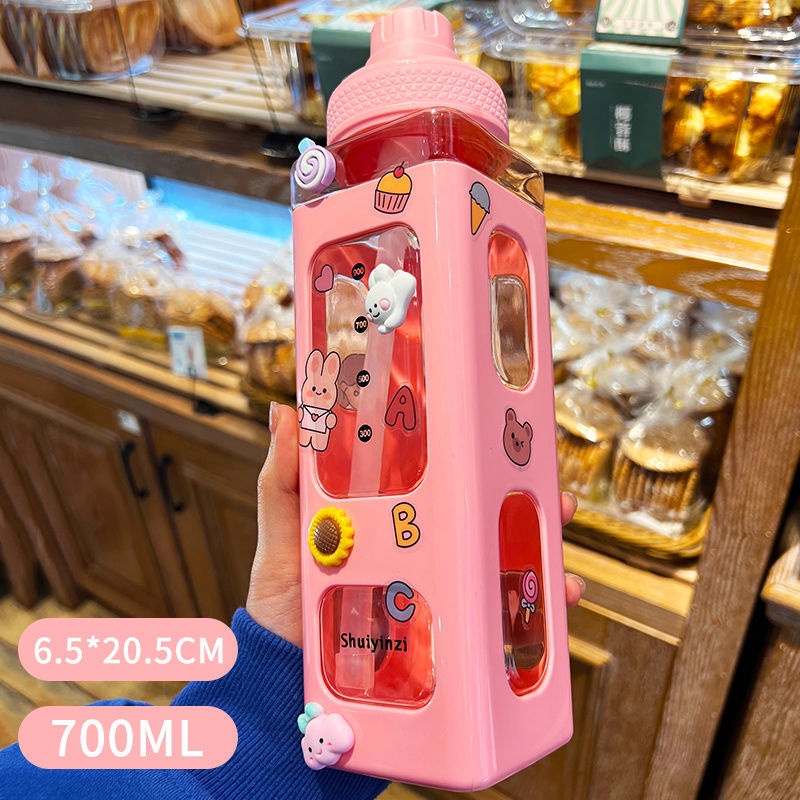 Bình Nhựa Vuông Đựng Nước 700ml Kèm Sticker Cute
