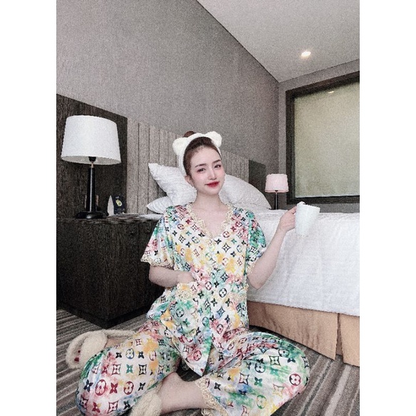 Pijama lụa Latin cách điệu cổ V viền ren hoạ tiết xinh xắn