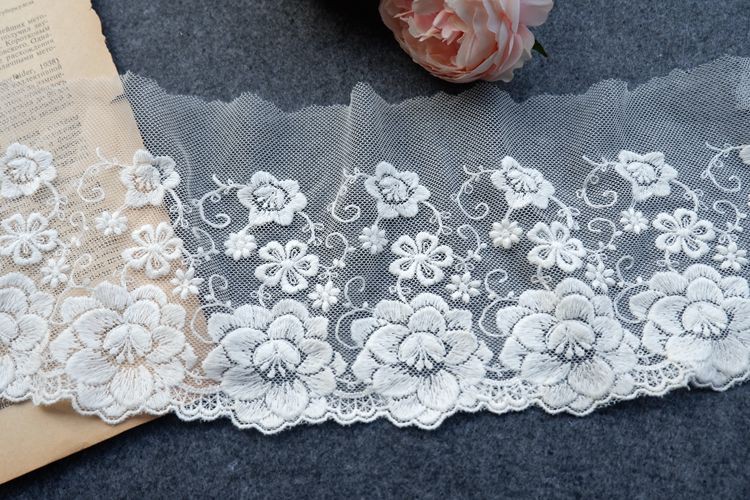 Vải ren hoa xinh xắn nhiều mẫu mã 13 - 20.5 cm dùng để trang trí áo quần