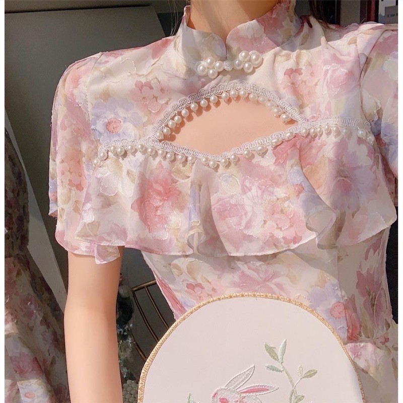 Sườn xám cách tân đính ngọc