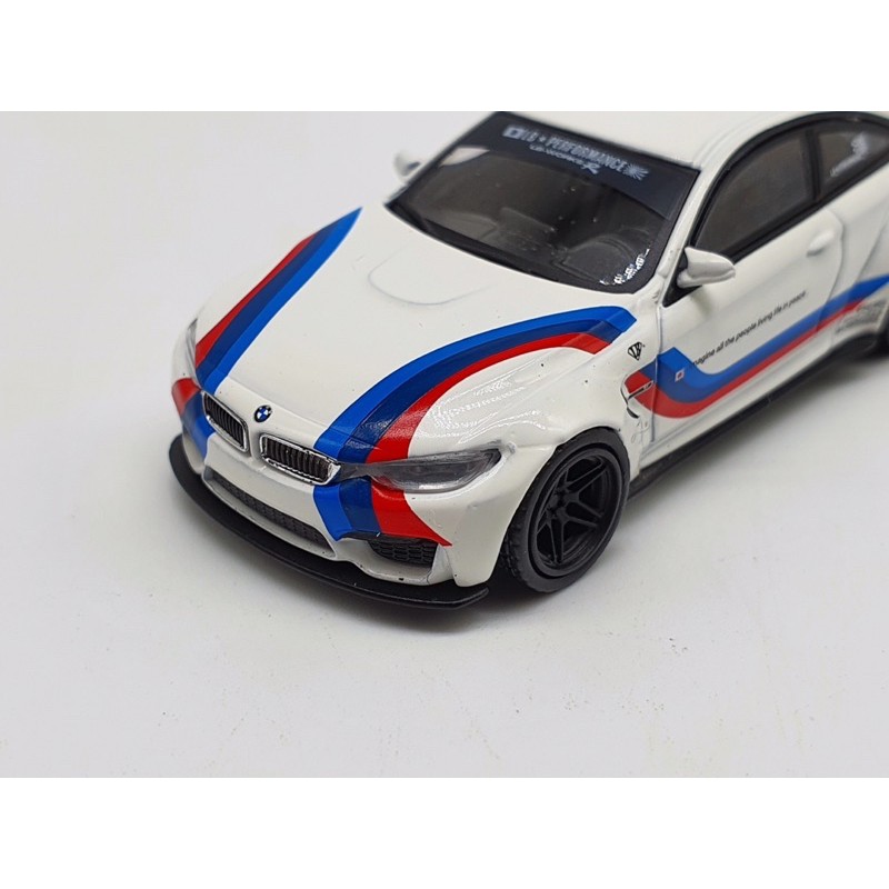 Xe Mô Hình BMW M4 W/M Stripe 1:64 MiniGT ( Trắng )