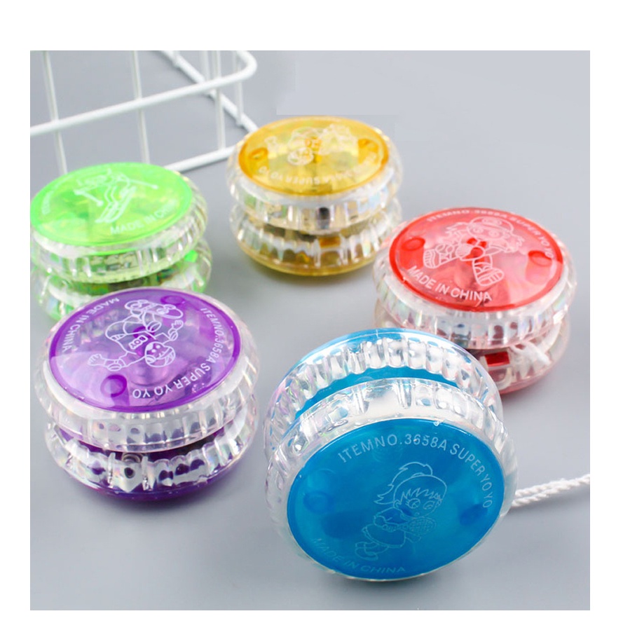 Đồ chơi Con quay YOYO có đèn led phát sáng Có Hình Siêu Anh Hùng cho bé YO SUVADO