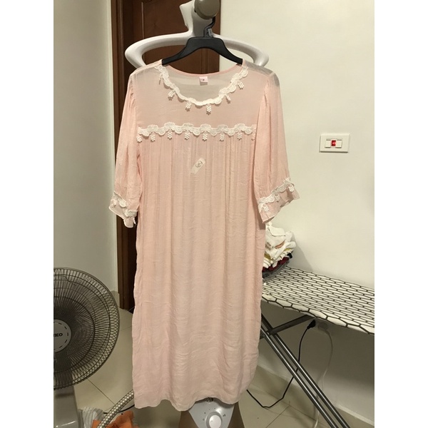 váy Hồng dáng dài cố phối ren