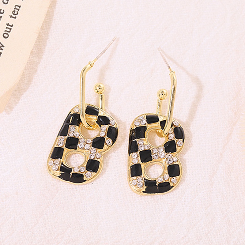 Khuyên Tai Hình Chữ Cái Sọc Caro Trắng Đen Thời Trang Cổ Điển Hàn Quốc Dành Cho Bạn Nữ