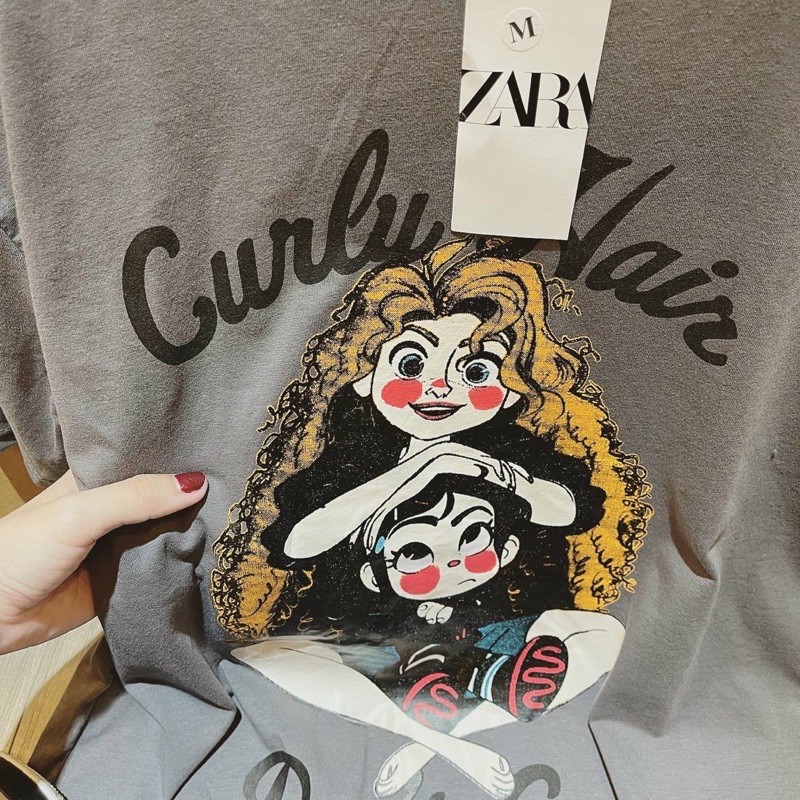 [Mã SKAMA06 giảm 8% tối đa 50K đơn 250K] ÁO PHÔNG ZR CURLY HAIR DISNEY FORM SUÔNG DỄ THƯƠNG | BigBuy360 - bigbuy360.vn