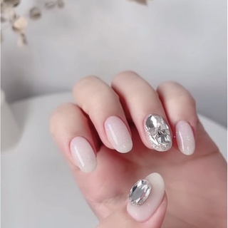 móng úp thiết kế mẫu đính đá 4 ngón