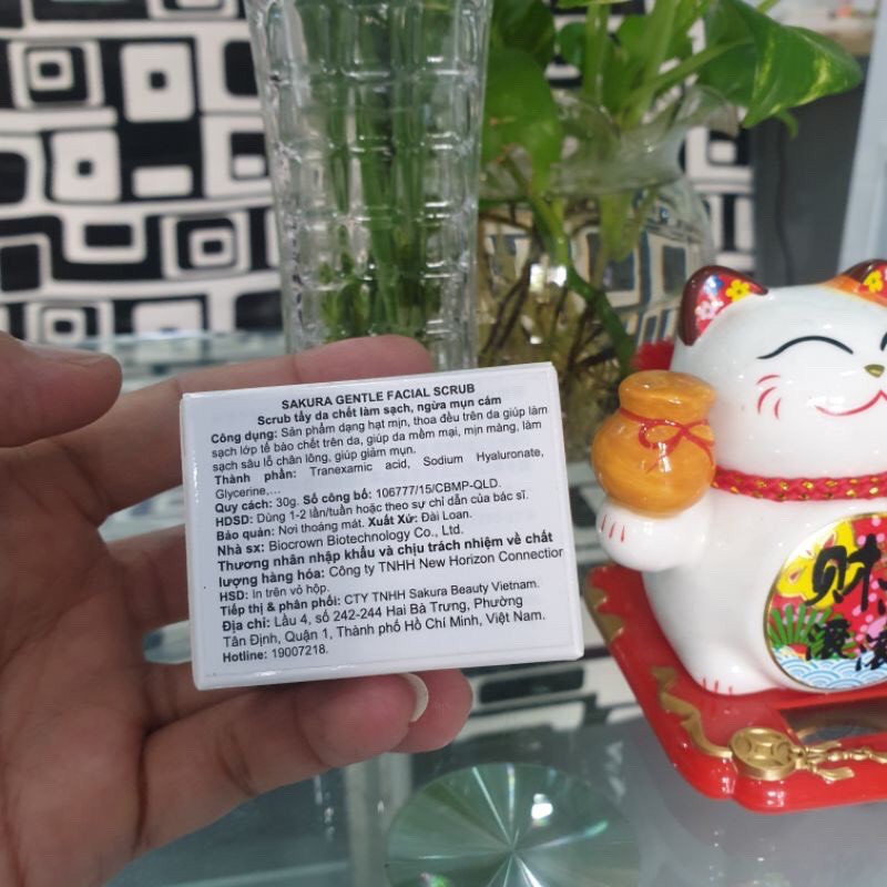Tẩy tế bào chết da mặt Sakura Gentle Facial Scrub 30ml