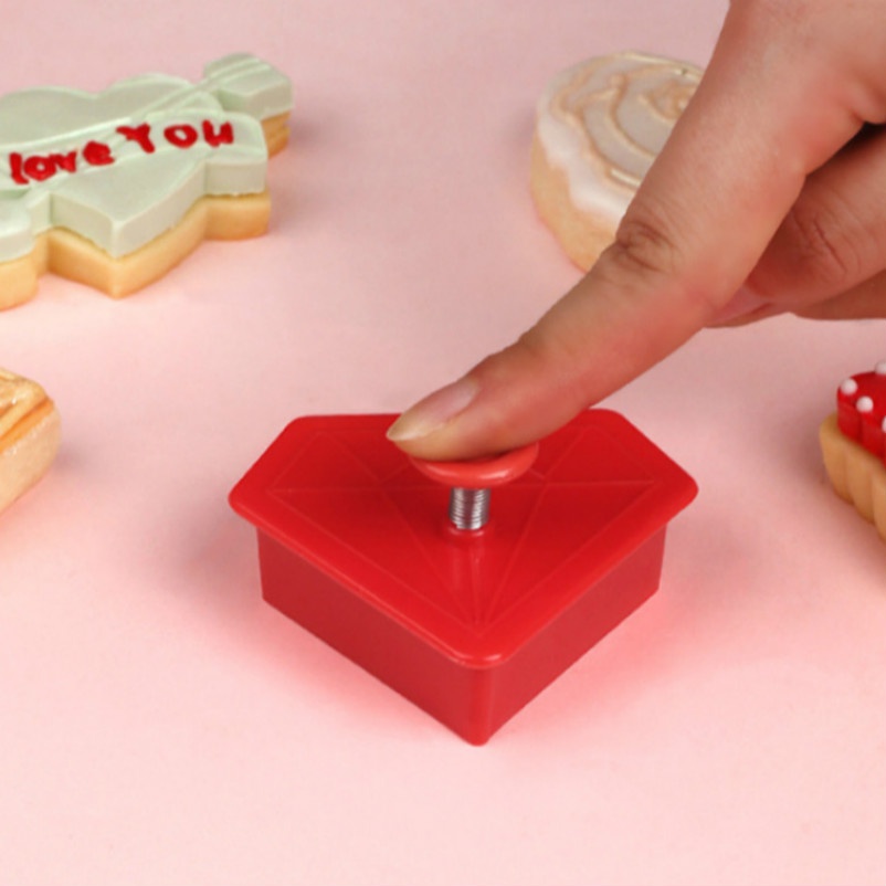 Set 4 Khuôn Làm Bánh Quy / Sô Cô La Hình Trái Tim Bằng Nhựa