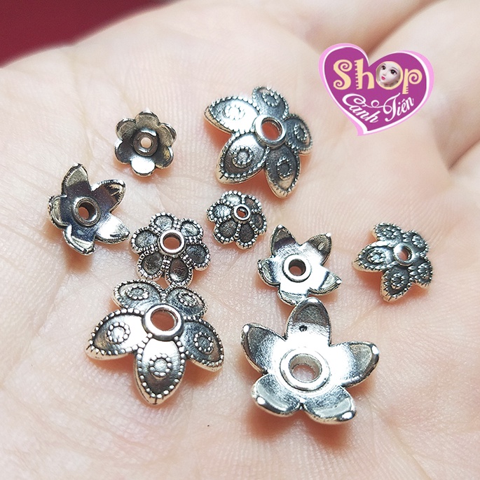 Gói 30 Mũ Hoa Kim loại Sáng Đẹp Mạ Bạc Hình Hoa Mai 5 Cánh - Hạt chặn trang trí Thủ công