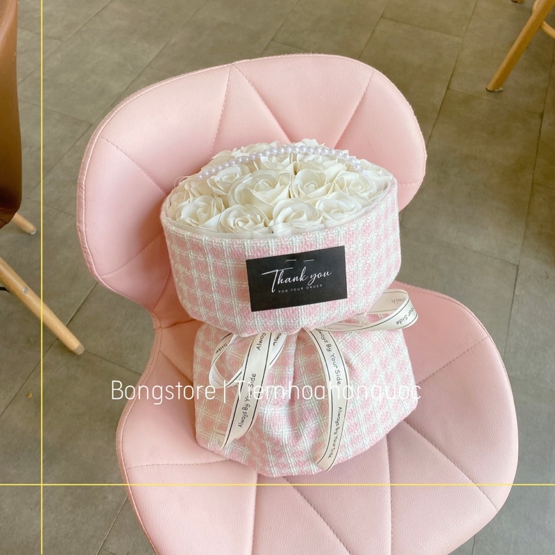 Bó hoa hồng trắng gói vải dạ tweed KÈM TÚI phong cách tiểu thư siêu xinh làm quà tặng sinh nhật, 20/10