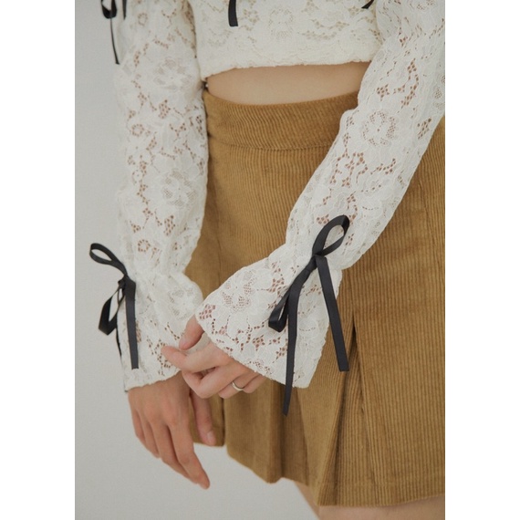 Áo Lace Square Neck Long Sleeve Cropped