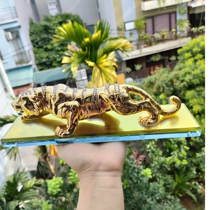 Tượng Hổ vằn đính đá phong thủy trang trí Taplo Xe hơi, Ô tô - chúa sơn lâm