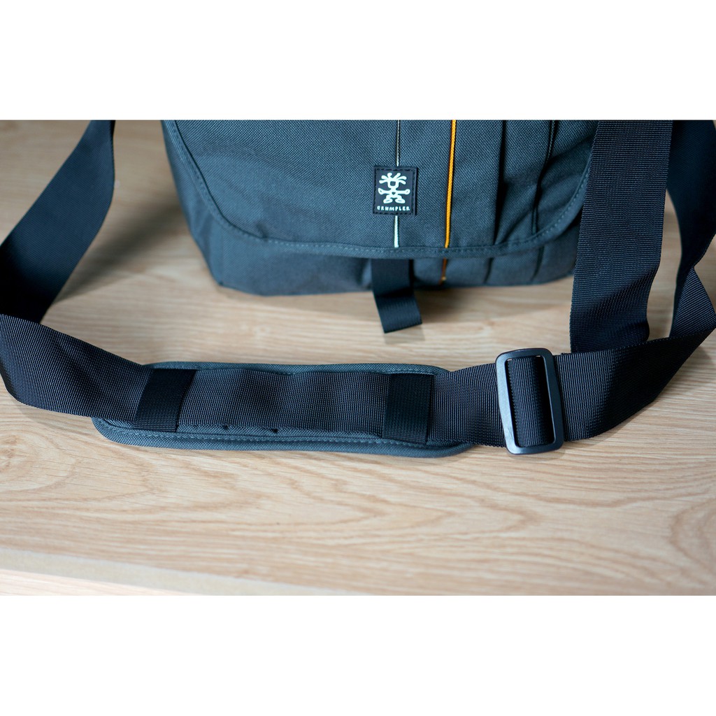 Túi máy ảnh Crumpler Jackpack 4000 màu xám- Hình thật