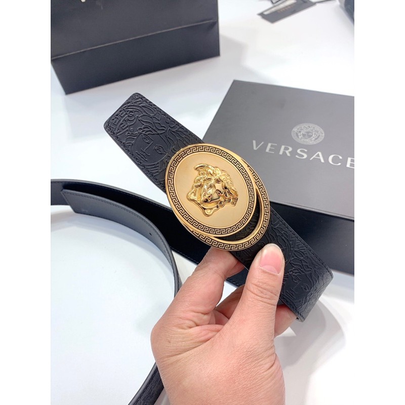 thắt lưng da hai mặt khoá logo kim loại mạ vàng versace