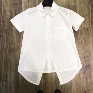 Áo sơ mi trắng xẻ vạt lưng hàng đẹp