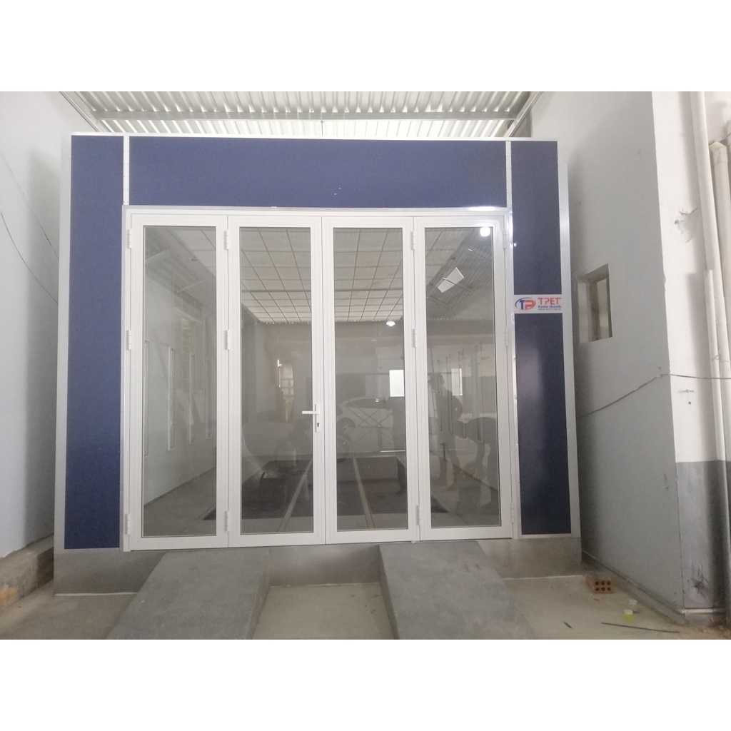 Phòng sơn sấy hút âm + cửa kính ô lớn nhôm Xingfa