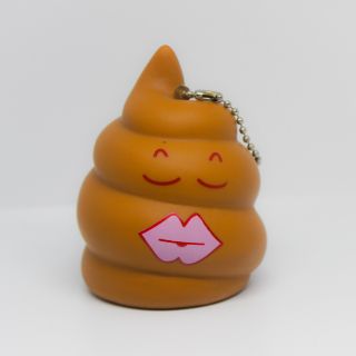 Móc khóa hình cục shit cao su
