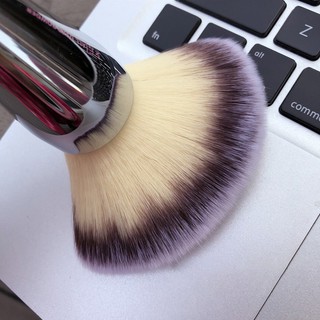Cọ trang điểm má Missha Professional Cheek Brush
