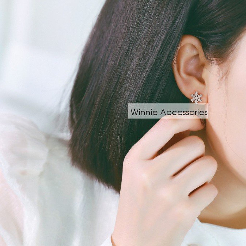 Hoa tai nữ titan hoa tuyết bạc