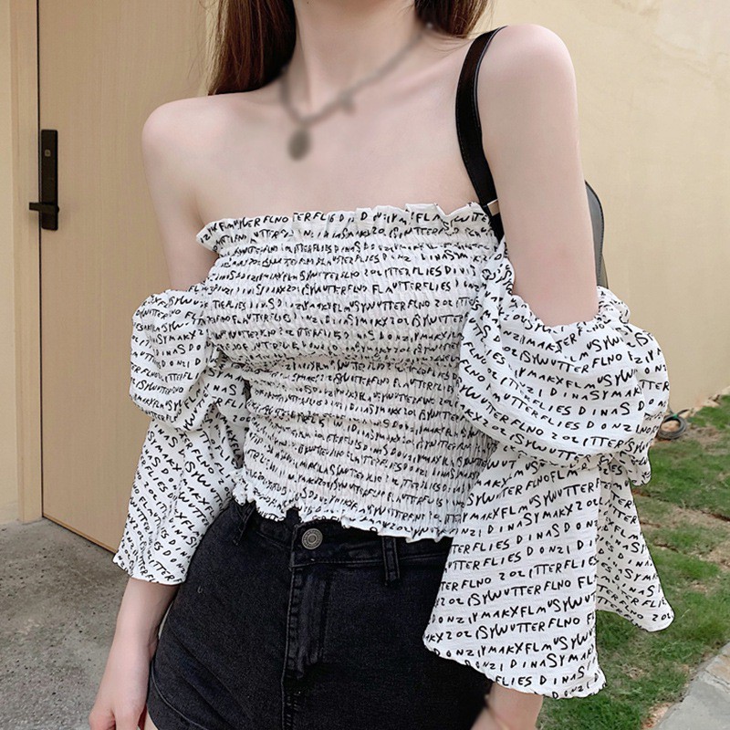 Áo Kiểu Trễ Vai Tay Ống Loe In Hoạ Tiết Chữ Cái Cho Nữ