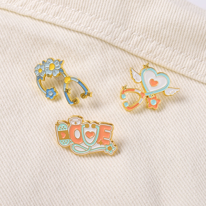 Ghim cài áo QIHE JEWELRY hình ống nghe y tế hoạt hình