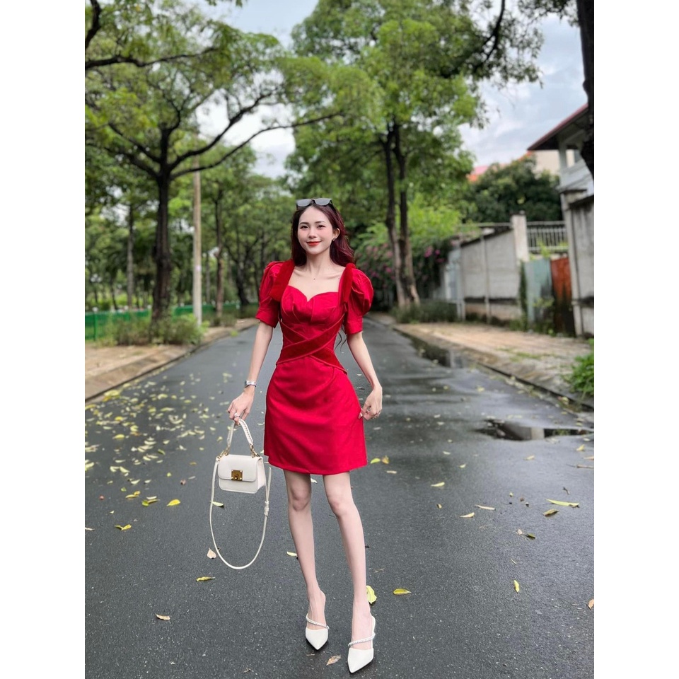 ĐẦM ĐỎ XẺ V NGỰC CHÉO DÂY VAI NƠ