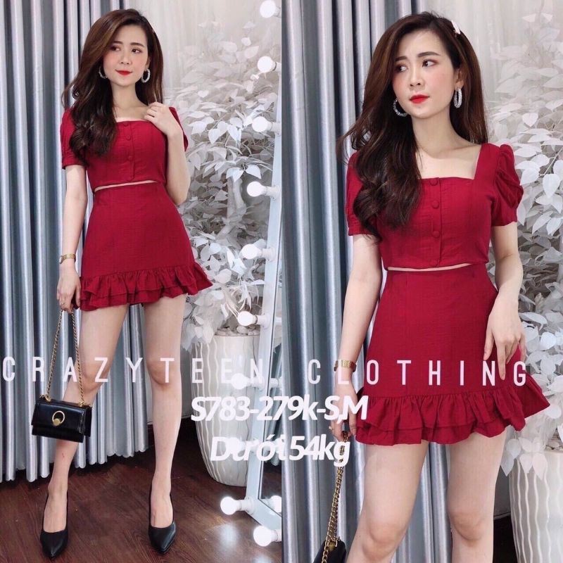 Set áo croptop cổ vuông đính nút ngực và chân váy bèo