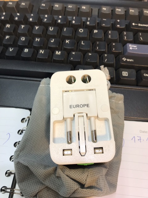 Phích cắm du lịch đa năng, có thể sử dụng ở trên 150 quốc gia thuộc mọi châu lục trên thế giới.