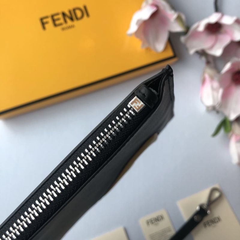 clutch cầm tay nam da thật dáng dài kéo khóa có quai cầm tay họa tiết hình đôi mắt màu vàng Fendi FD