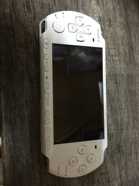Máy game PSP 3000 hack không trầy (tặng thẻ 16GB FULL GAME)