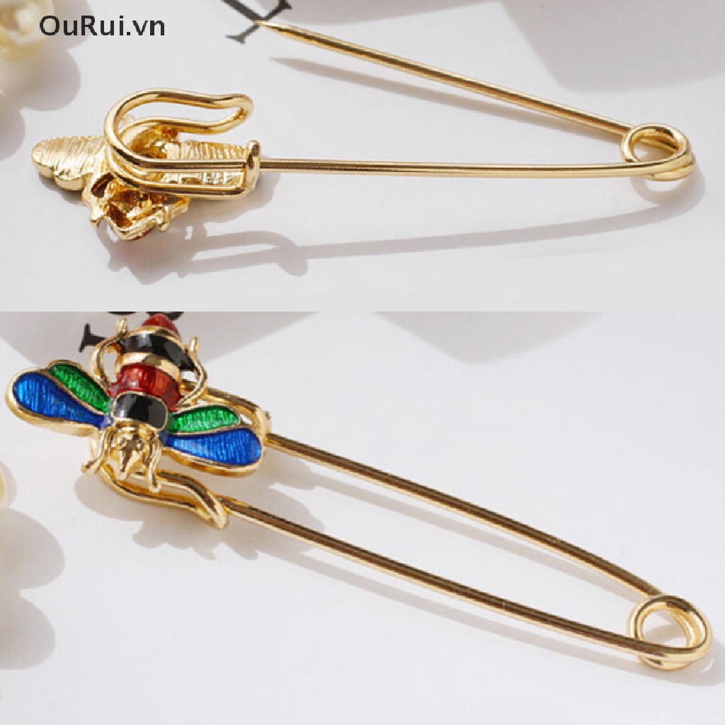 Con Ong Hoạt Hình Phong Cách Cổ Điển