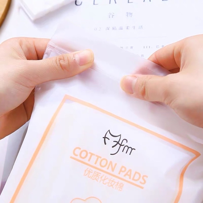 Bông tẩy trang 3 lớp Cotton Pad 222 miếng, dày dặn, mềm mịn