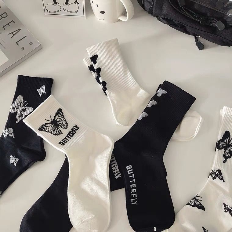 Tất vớ cổ cao bằng cotton họa tiết bướm màu trắng đen phong cách Hàn Quốc cá tính cho nam nữ