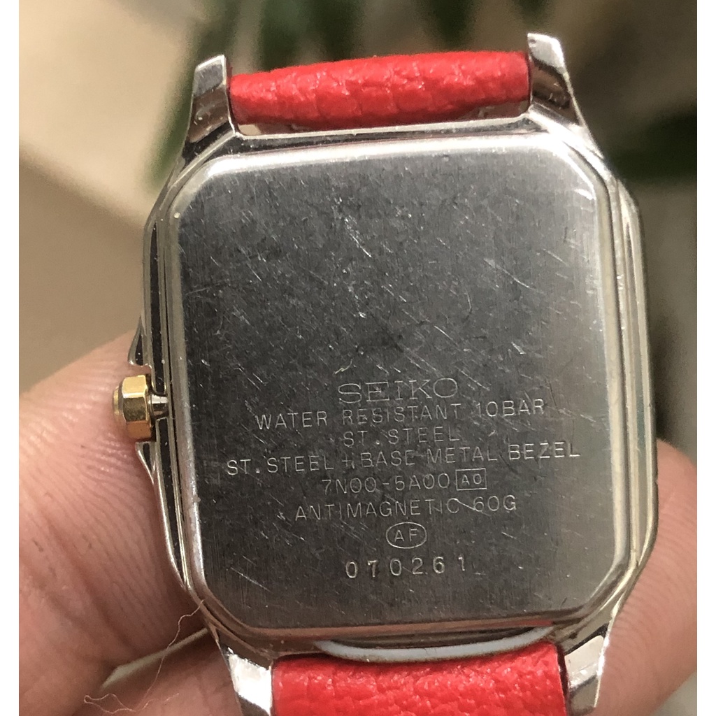 Đồng hồ nữ seiko vuông