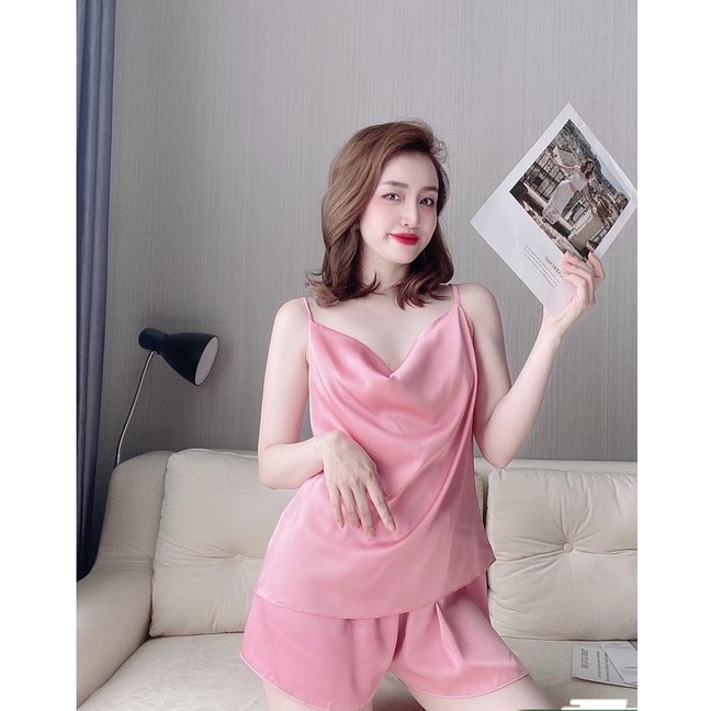 Đồ mặc nhà chất lụa satin kiểu cổ đổ, quần ngắn thoải mái, rộng rãi, chất vải đẹp, mát, ít nhăn, dưới 55kg | BigBuy360 - bigbuy360.vn